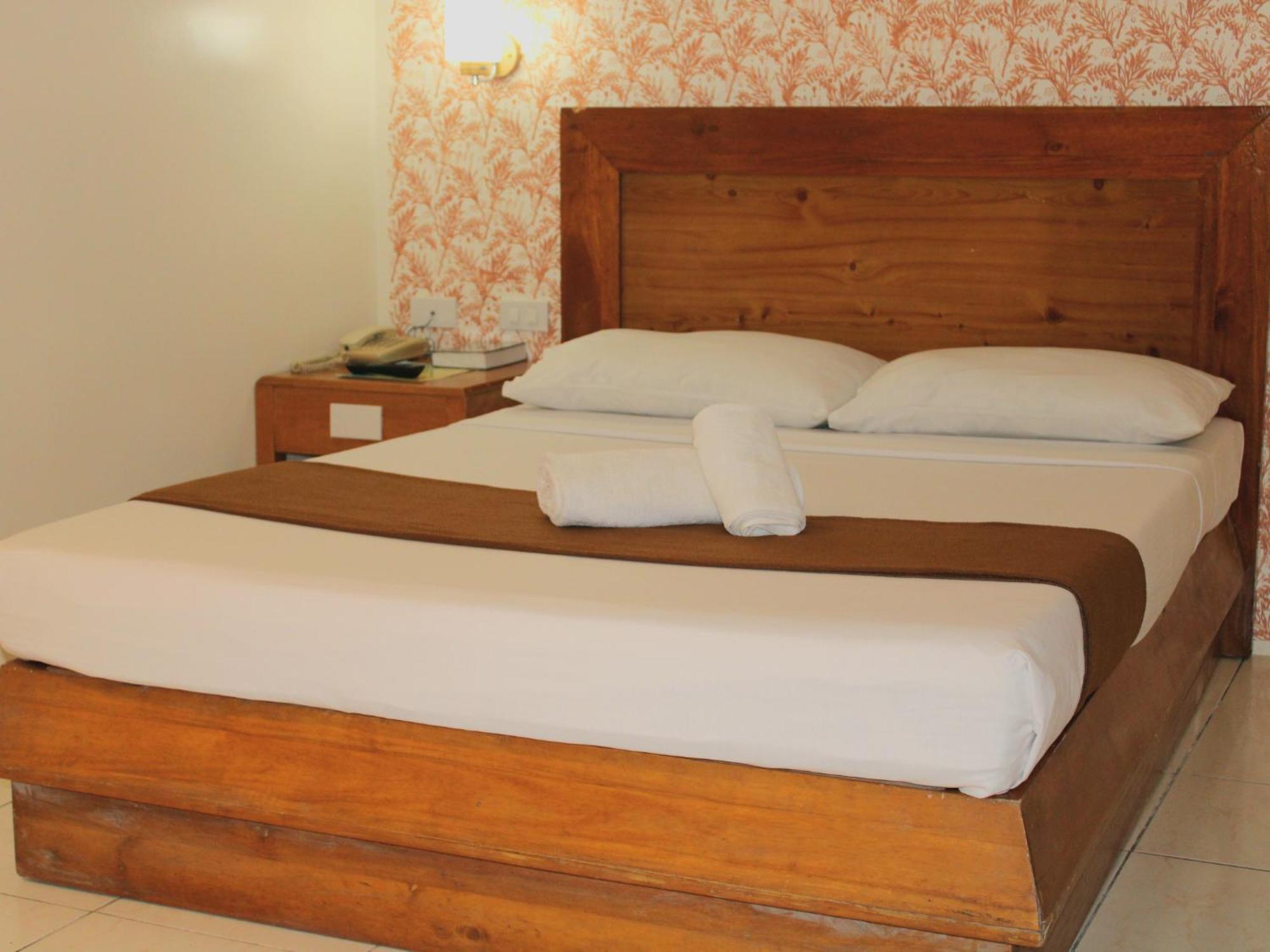 Rosas Garden Hotel Манила Экстерьер фото