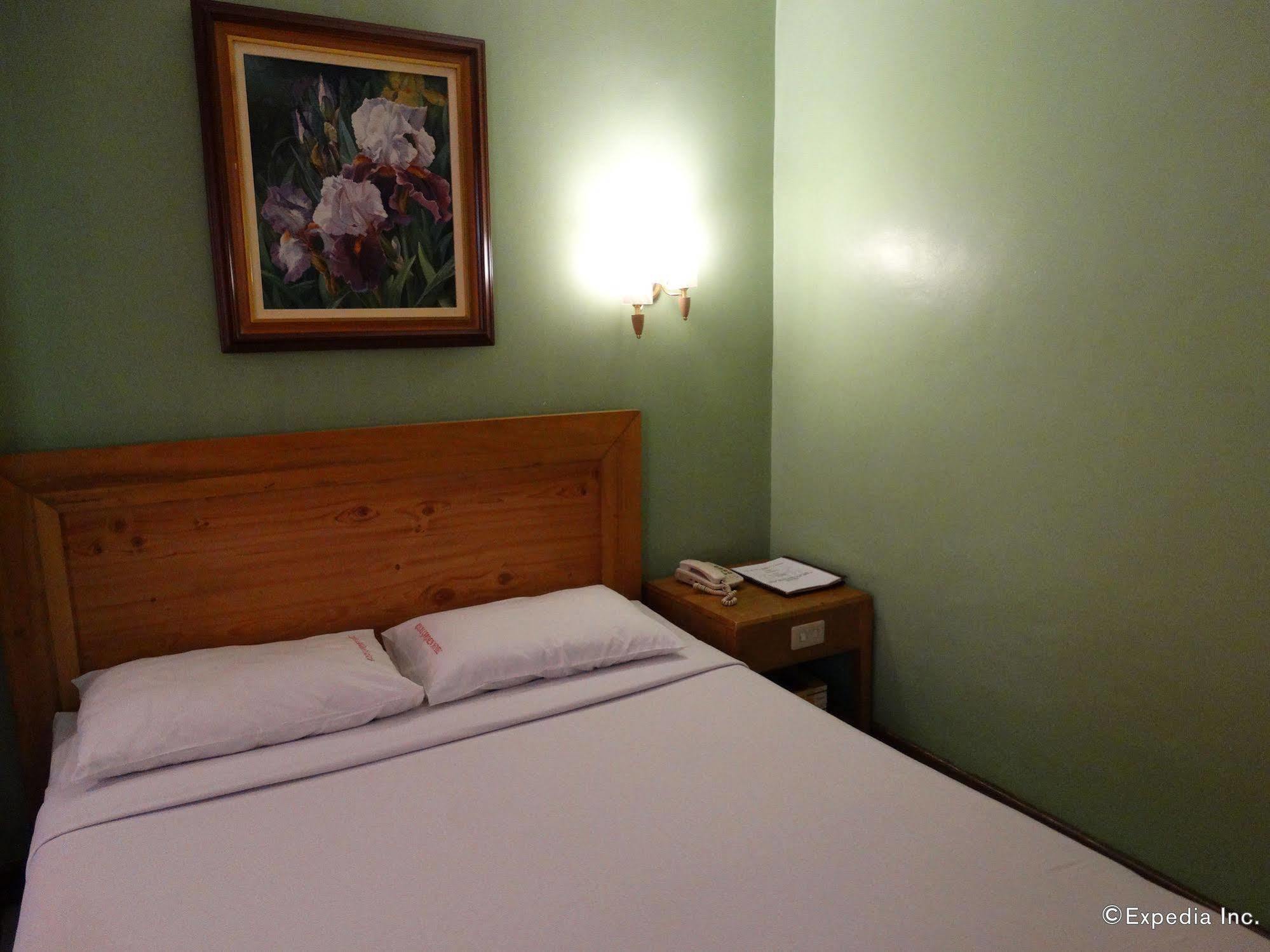 Rosas Garden Hotel Манила Экстерьер фото